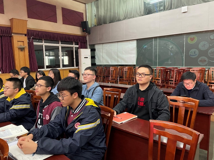 02 年级青年教师观摩专题会_调整大小.jpg